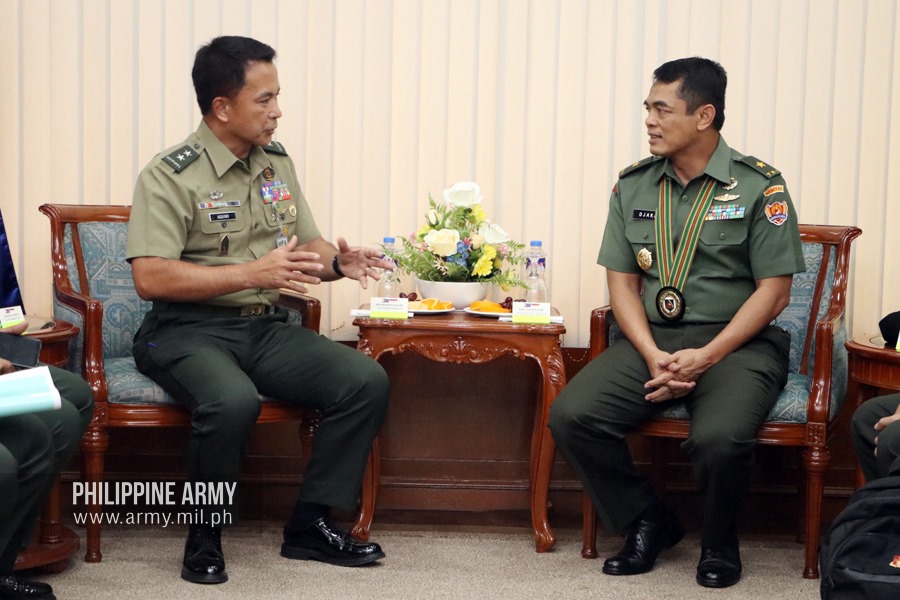 Indonesian armies strengthen military ties 2