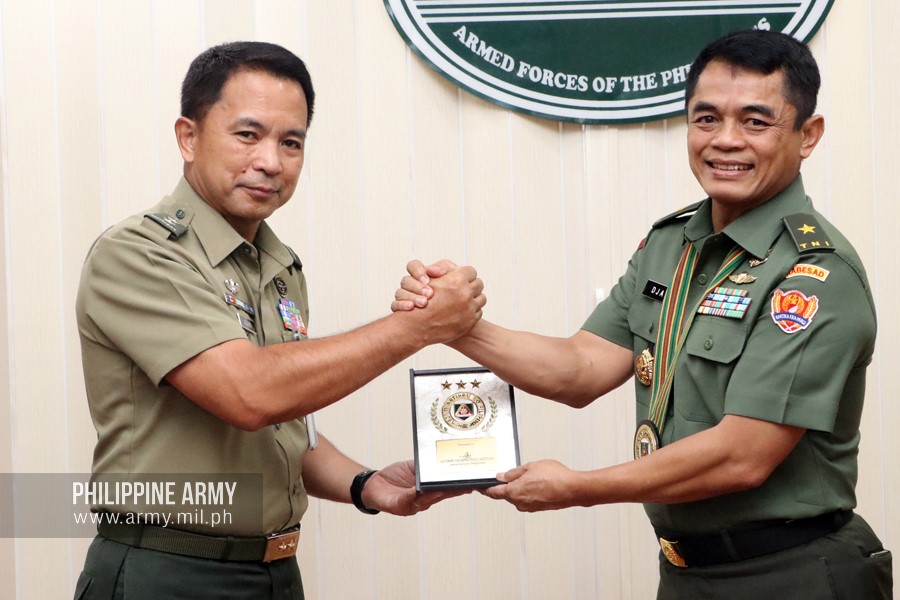 Indonesian armies strengthen military ties 3