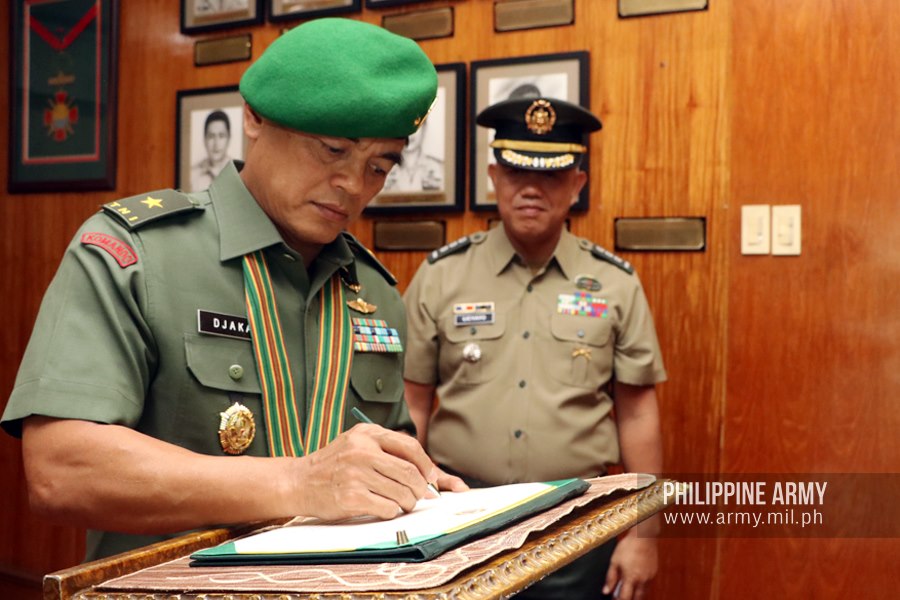 Indonesian armies strengthen military ties 6