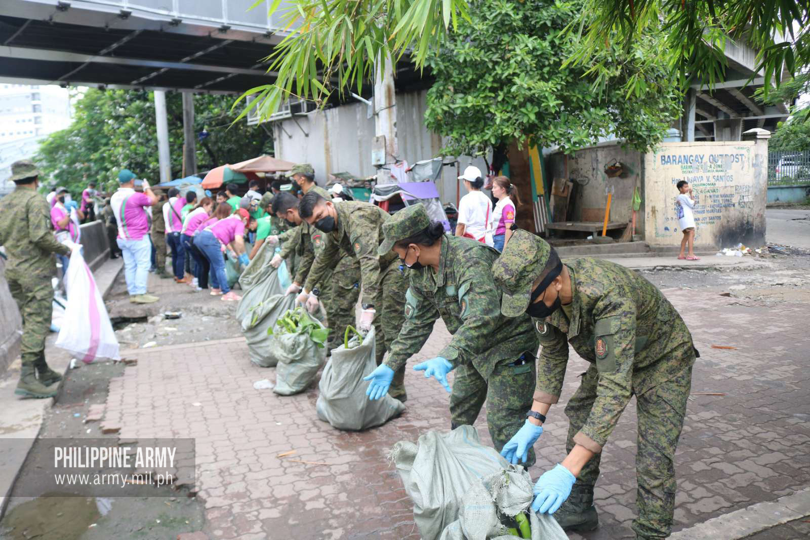 Army reservists join Manila coastal cleanup drive