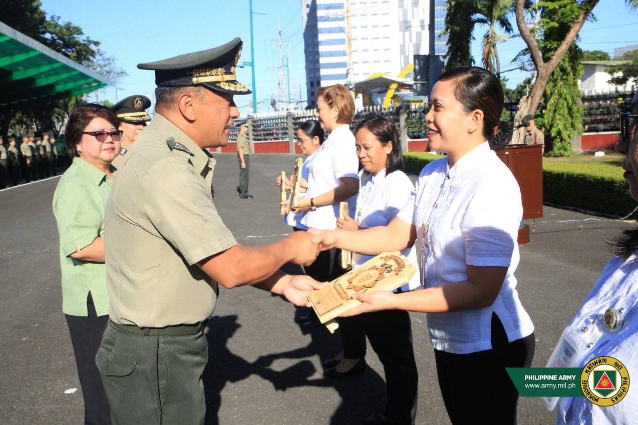 Philippine Army awards exemplary civilian human resource